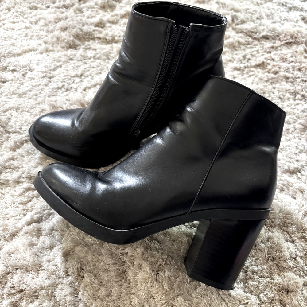 RAID Black Ankle Boots Size 4 EUC